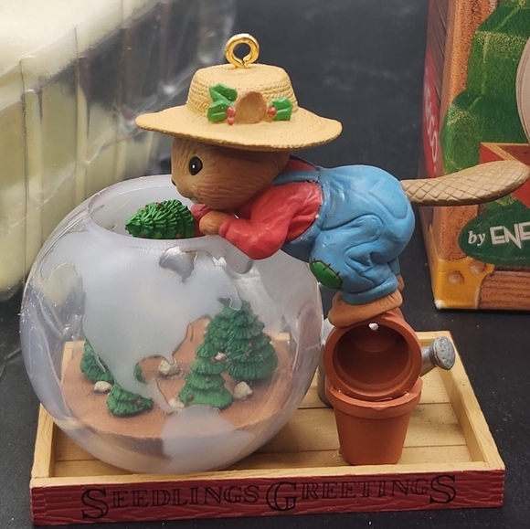 Vtg. Enesco Treasury of Christmas Ornaments Seedlings Greetings Ornament TR933 - Picture 2 of 16